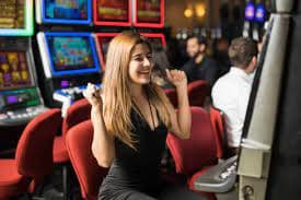 Tampilan permainan slot Wild Bandito dengan gulungan dan simbol koboi di platform glowing88
